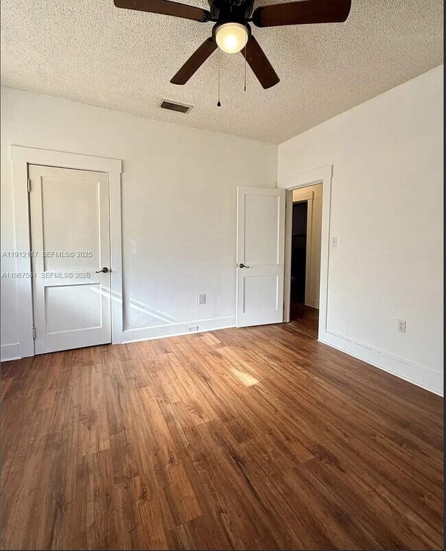 Building Photo - 445 SW 24th Rd