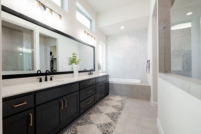 Building Photo - Beautiful Home in Lake Travis