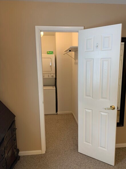 Building Photo - 266 Mahopac Ave