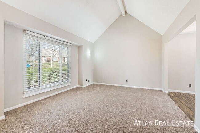 Building Photo - 1009 NE 99th St