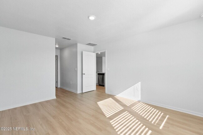 Building Photo - 65445 River Glen Pkwy