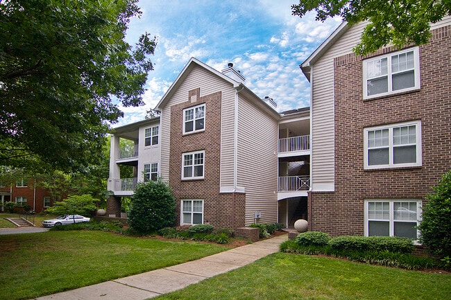 Primary Photo - 2701 Selwyn Ave