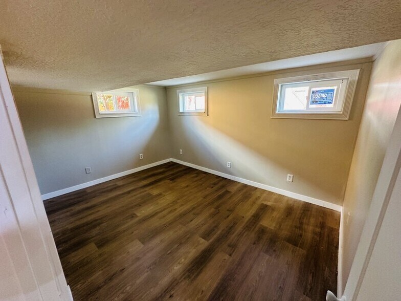 Building Photo - 19 E 1300 S