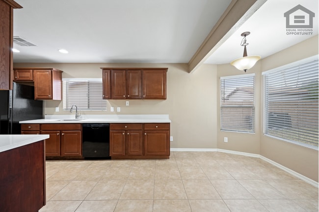 Building Photo - 3Bed/2Bath House at Thunderbird/59th Ave! Ready for Immediate Move-In! – RV GATE!