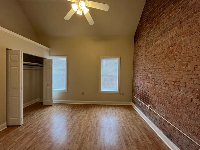 Building Photo - 350 Ophelia St