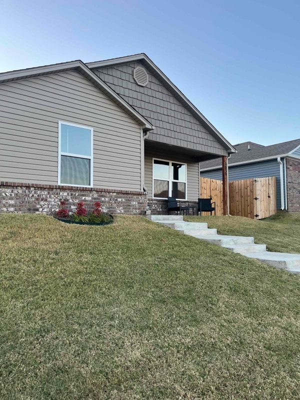 Building Photo - 1039 S Nighthawk Ln