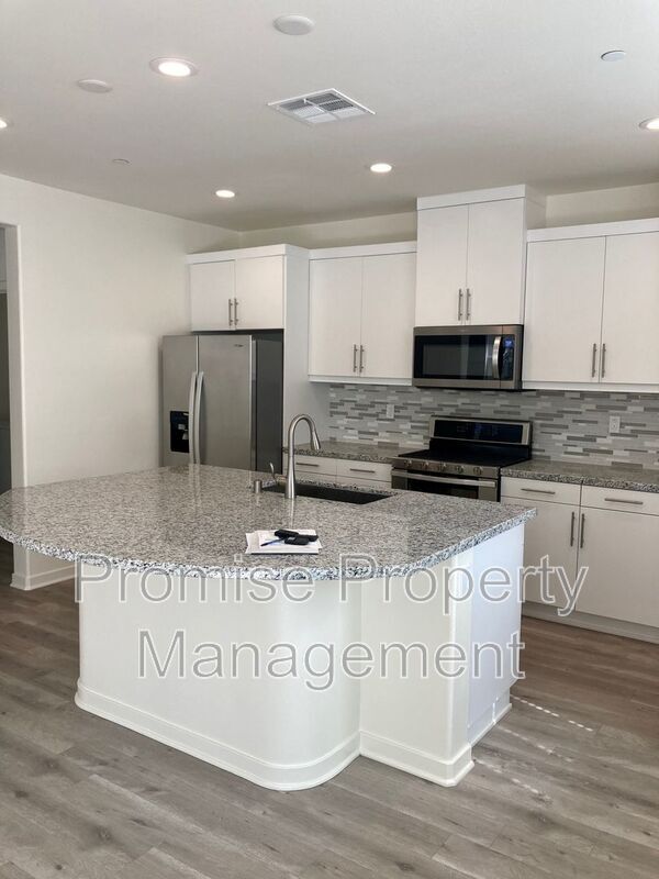 Building Photo - 4209 Cam. Del Flor