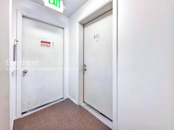 Building Photo - 9520 1st Ave NE