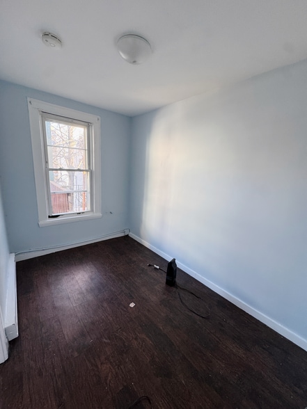 Building Photo - 128 Putnam St