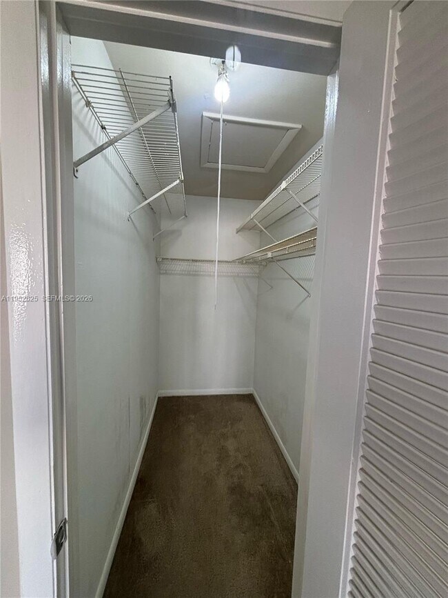 Building Photo - 179 Canterbury I