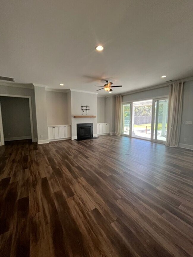 Building Photo - Experience Elegance and Privacy