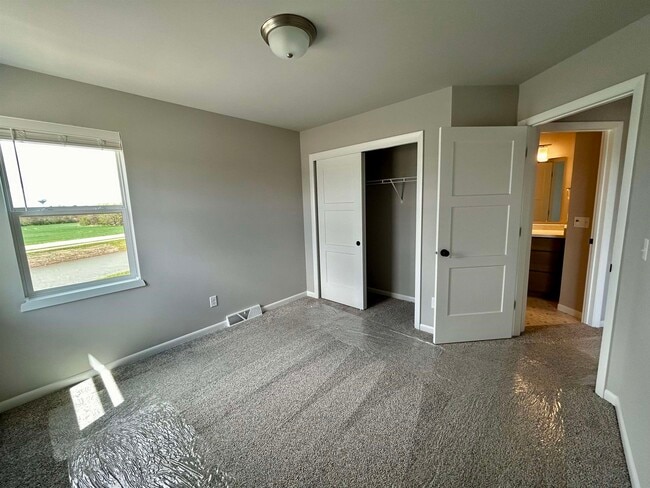 Building Photo - 2401 Wildcat Dr