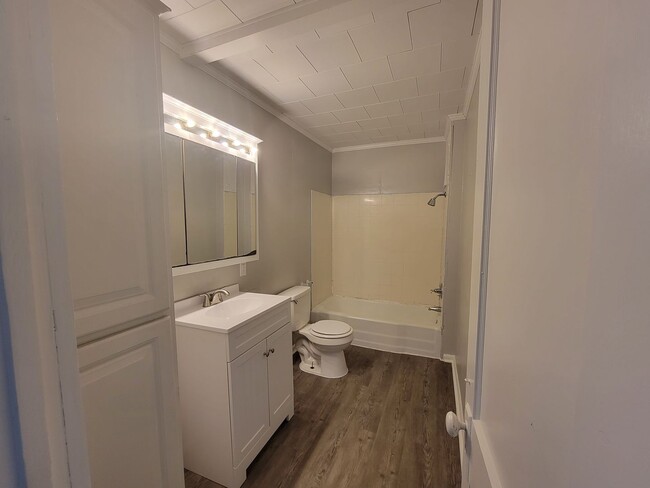 Building Photo - 3 Bed/2 Bath-House