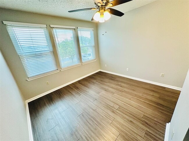 Building Photo - 2612 Gwendolyn Ln