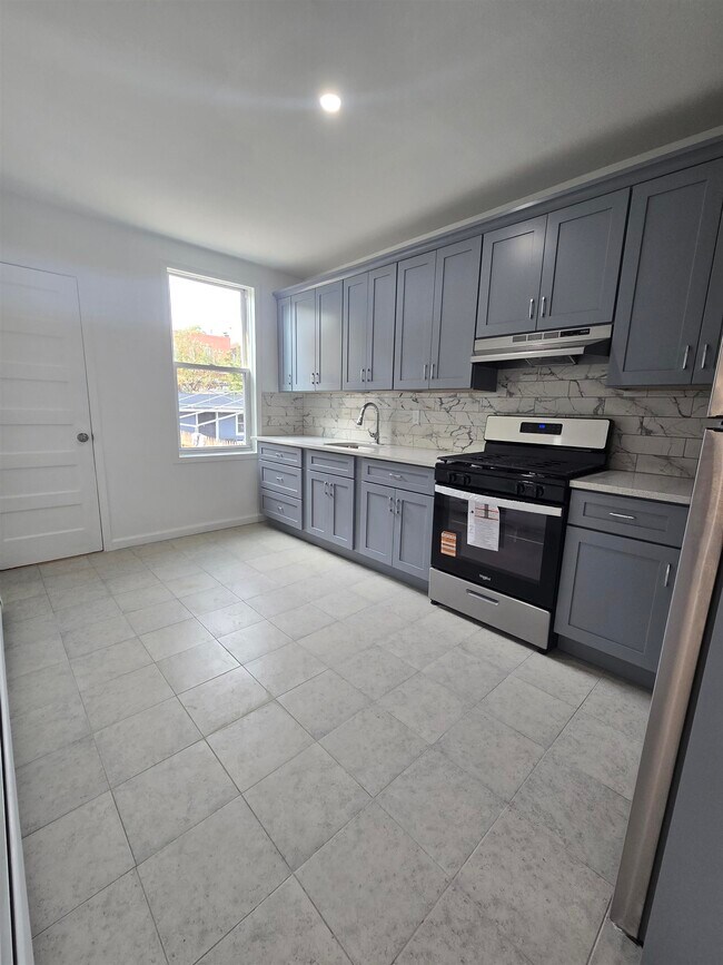 Building Photo - 6027 Monroe Pl