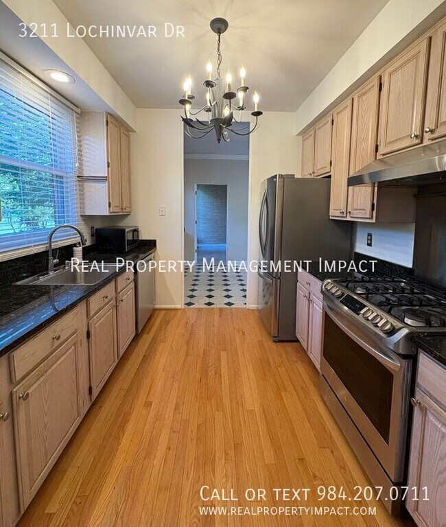 Building Photo - 3211 Lochinvar Dr