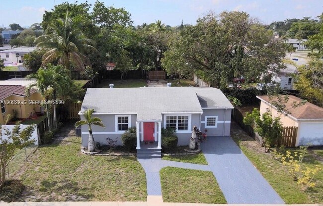 Building Photo - 2740 Dewey St