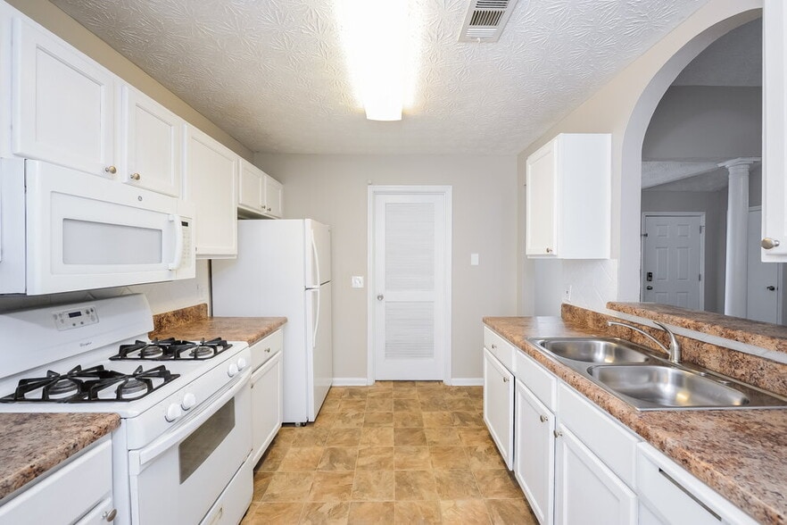 Building Photo - 3510 Baroney Ln SW