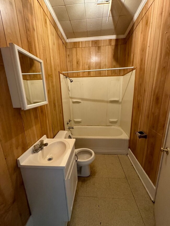 Building Photo - "Like New" Home In Bossier