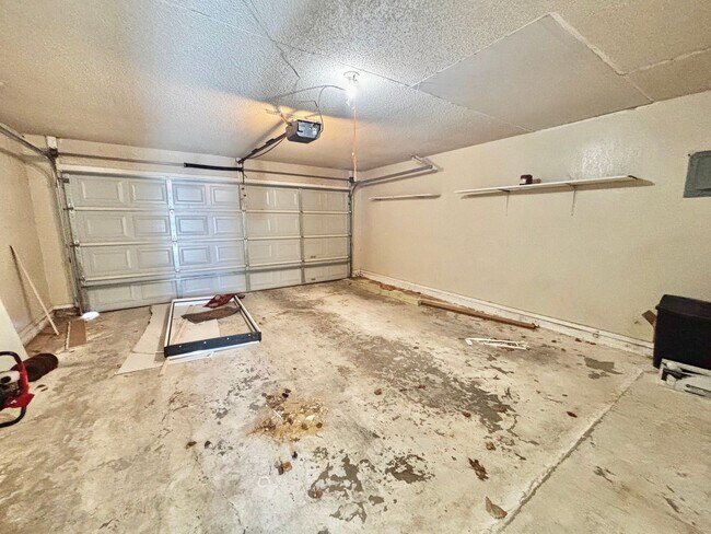 Building Photo - Freshly Remodeled 3 Bedroom 2 Bathroom Home in Frenship ISD