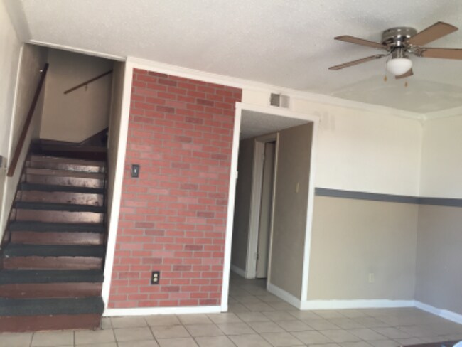 Building Photo - 2913 E St Bernard Hwy
