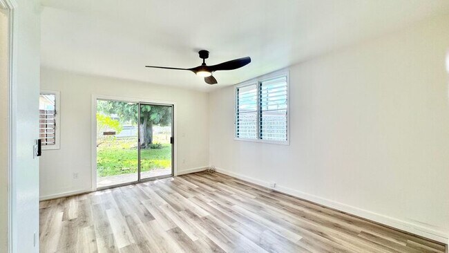 Building Photo - 421 C Olomana Street (main house)