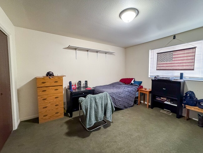Building Photo - 243 E 400 N