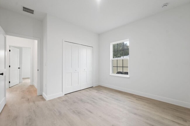 Building Photo - 14152 SW 44th Ave