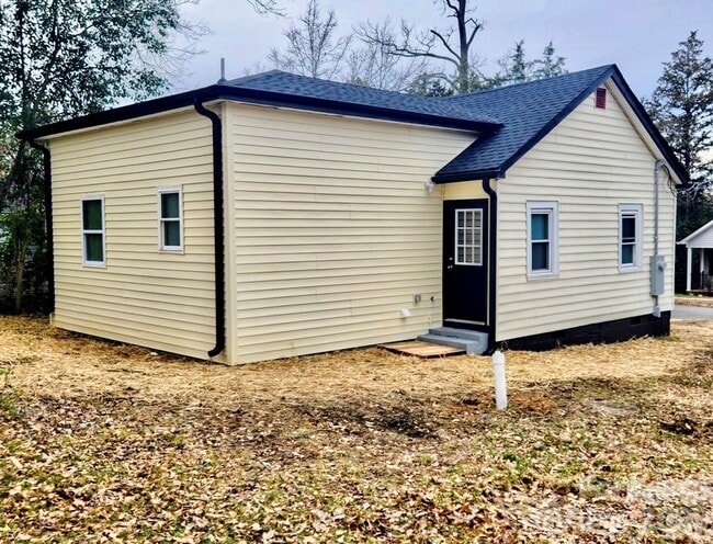Building Photo - 457 Fewell St