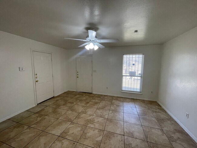 Building Photo - Dallas home over 1200 sqft!