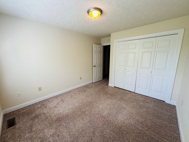 Building Photo - 305 Silver Leaf Dr NW