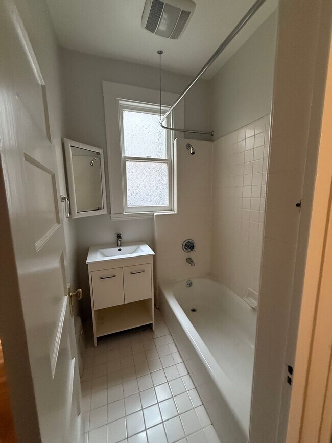 Building Photo - 2649