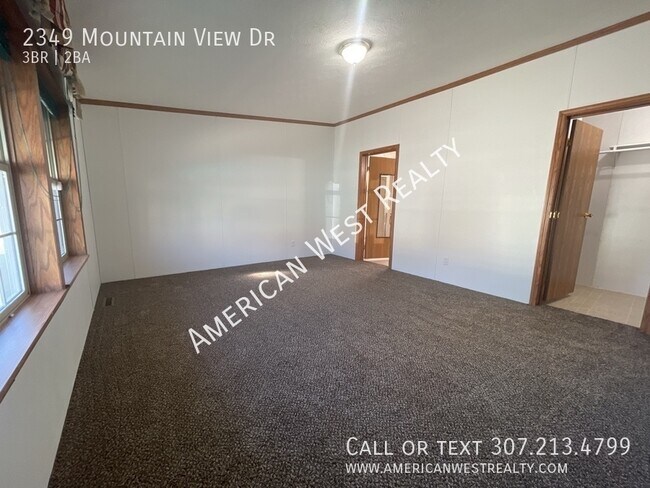 Building Photo - 2349 Mountain View Dr