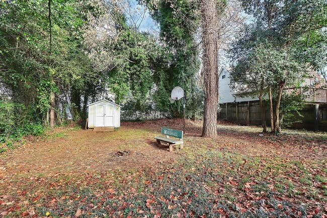 Building Photo - Cozy 2 Bedroom Home in Oakhurst!