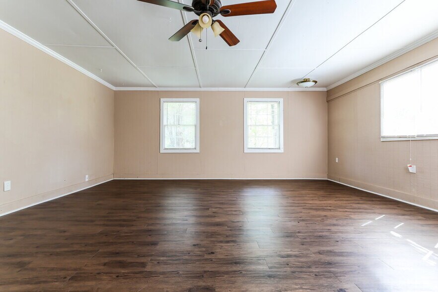 Building Photo - 2906 Elizabeth Ln