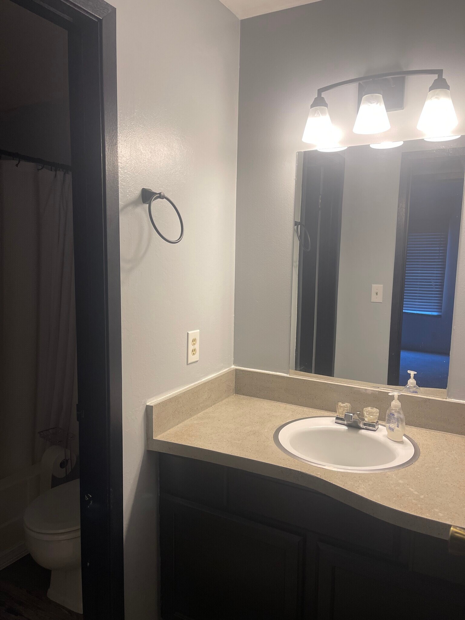 bathroom - 167 E 100 N