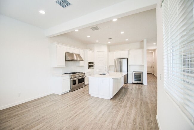 Building Photo - NEW 4 Bedroom home in Phoenix!