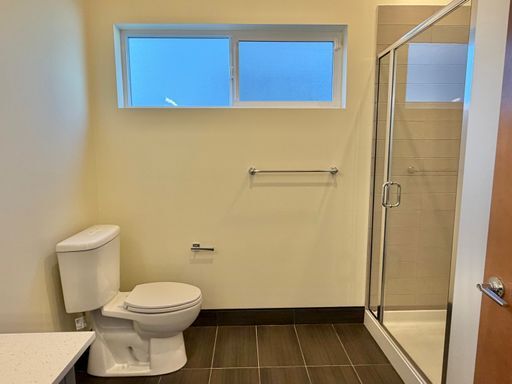 Building Photo - Luxury Sunset Hill Townhome w/ Water View! Available Now!