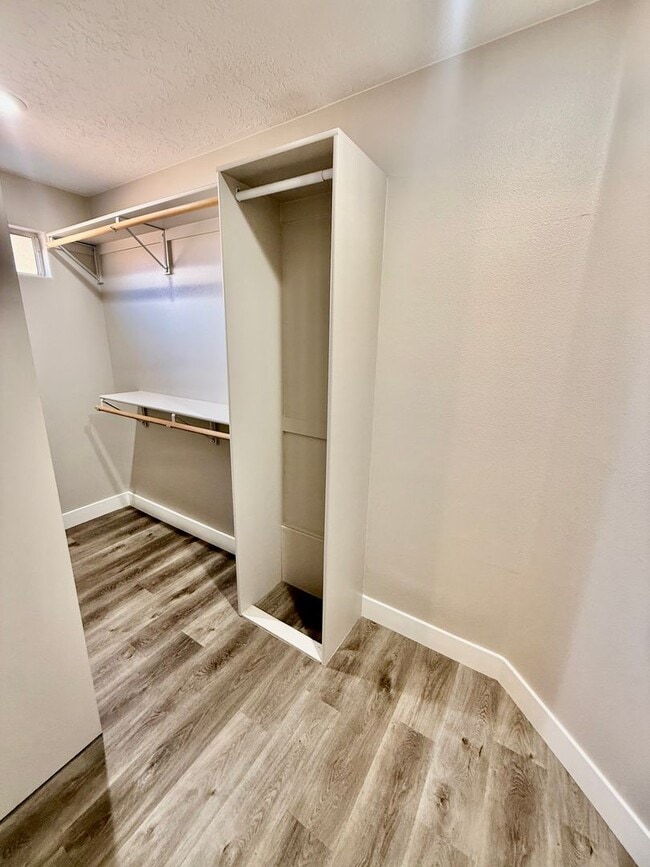 Building Photo - 389 E 500 S