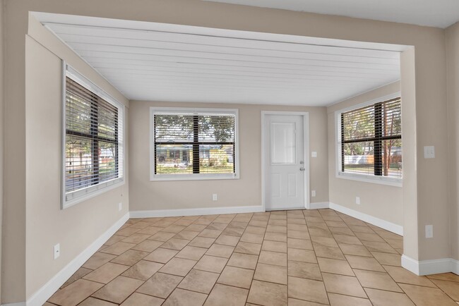 Building Photo - Norfolk