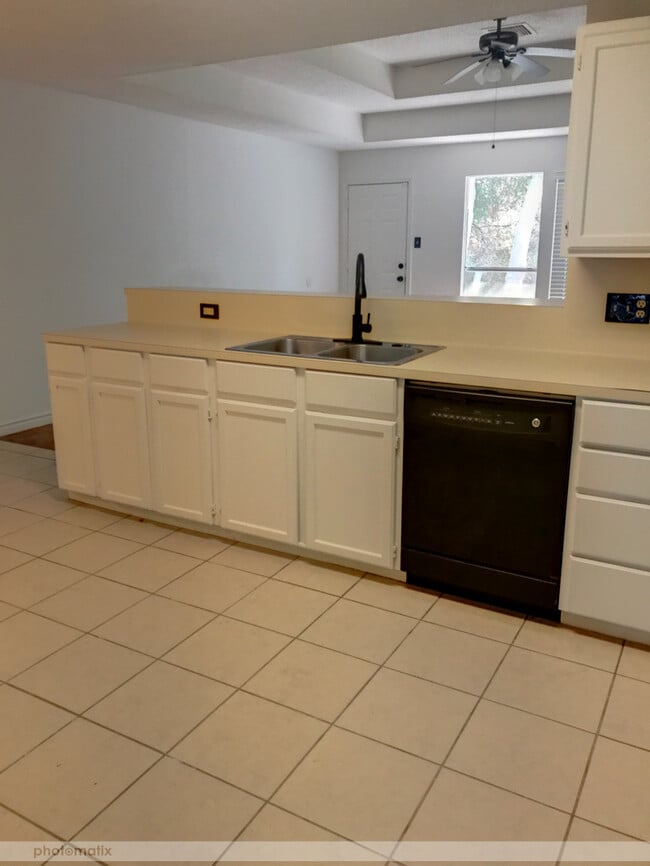 Building Photo - 4912 Shady Oak