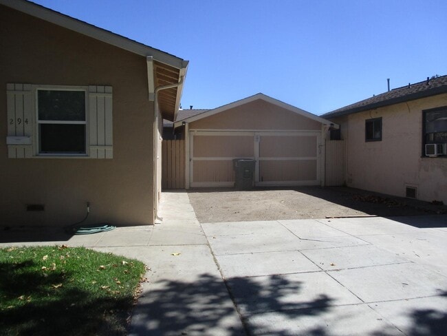 Building Photo - 294 E 6th St