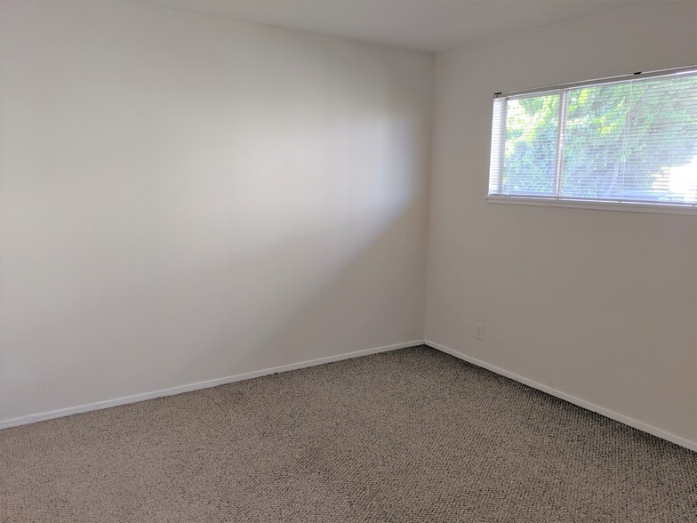 Building Photo - 350 Glenview Drive