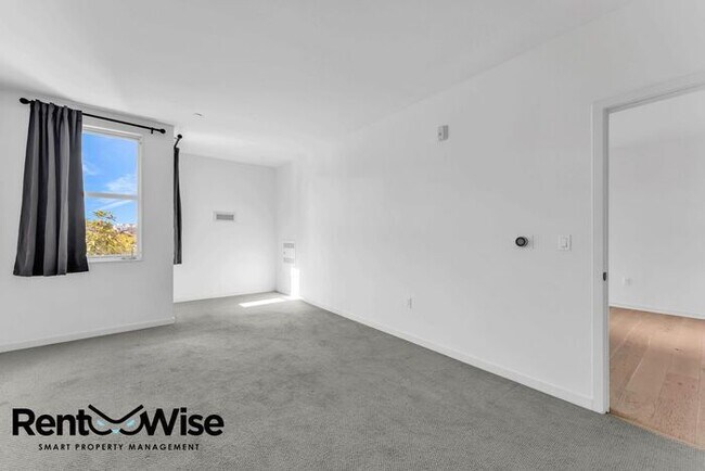 Building Photo - 451 Donahue St