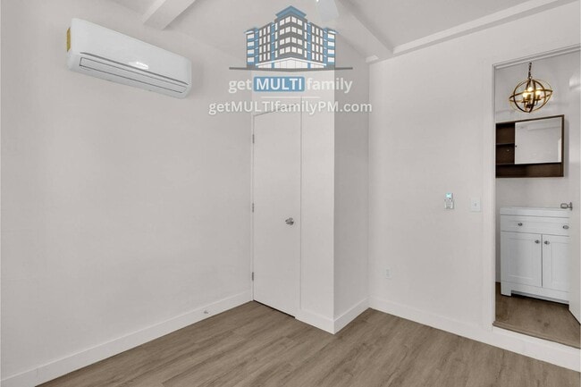 Building Photo - 325 N 17th Dr