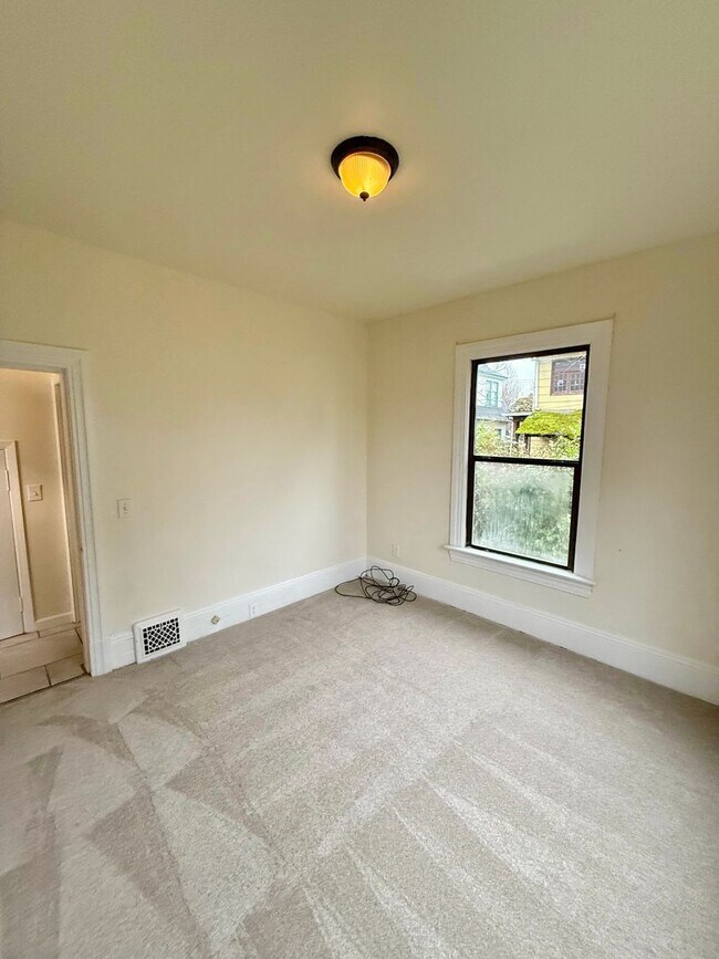 Building Photo - Charming 5-Bedroom Central District Home