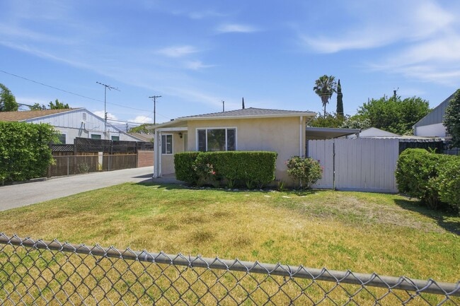 Building Photo - Stunning 3-Bedroom Burbank Home with Office & Entertainer’s Backyard