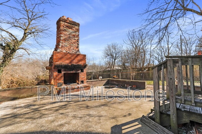 Building Photo - 721 2nd St
