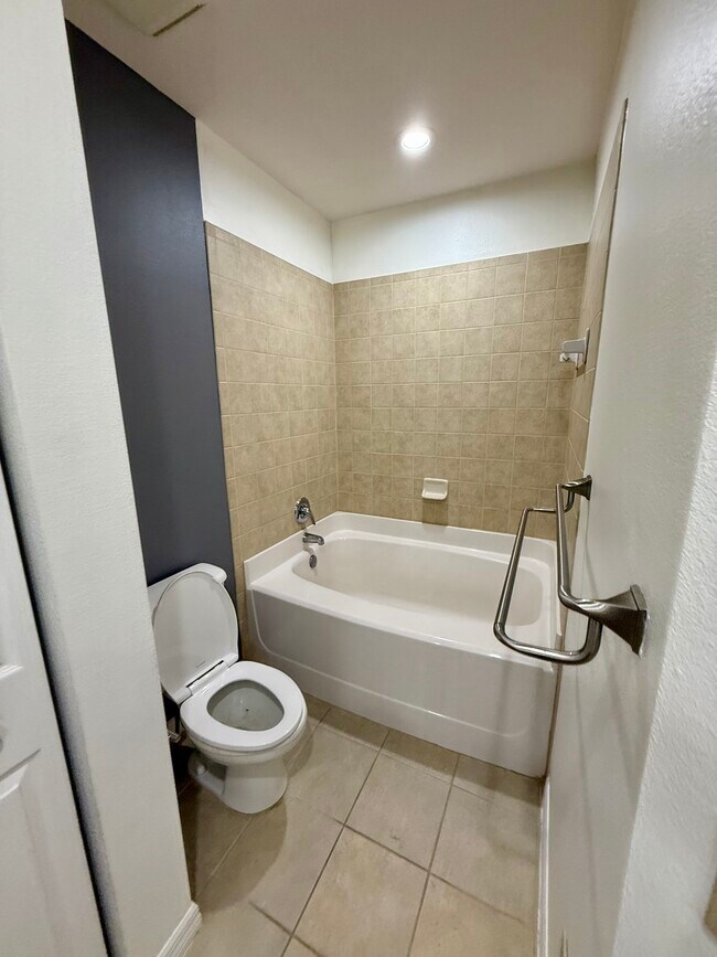 Master En-suite - 3712 Avalon Park E Blvd