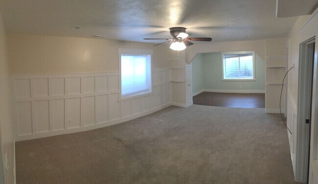 Building Photo - Spacious Home w 2 attached 2 car garage
